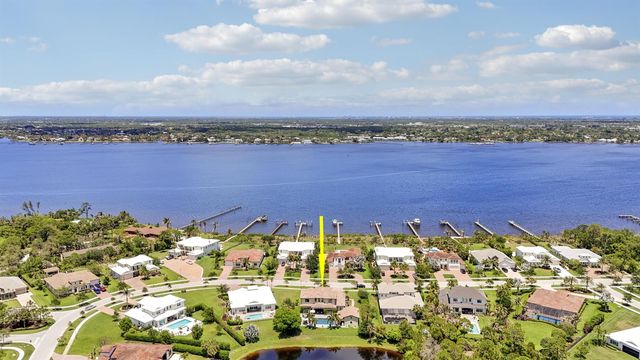 3045 NW Radcliffe Way, Palm City, FL 34990