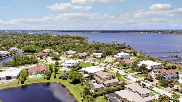 3045 NW Radcliffe Way, Palm City, FL 34990