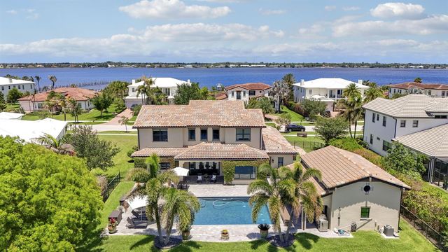 3045 NW Radcliffe Way, Palm City, FL 34990