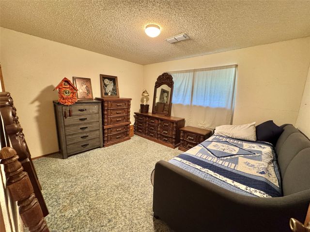 450 Woodbine Estates Road, Gainesville, TX 76240