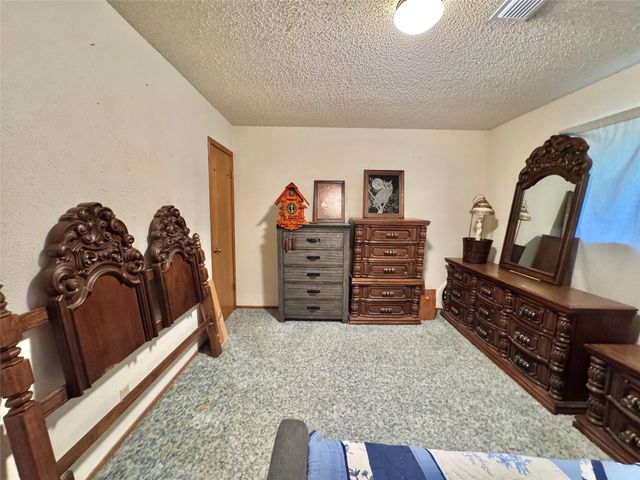 450 Woodbine Estates Road, Gainesville, TX 76240