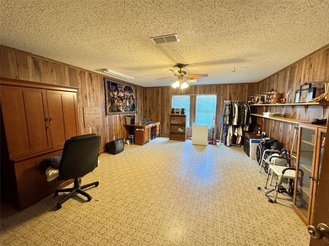 450 Woodbine Estates Road, Gainesville, TX 76240