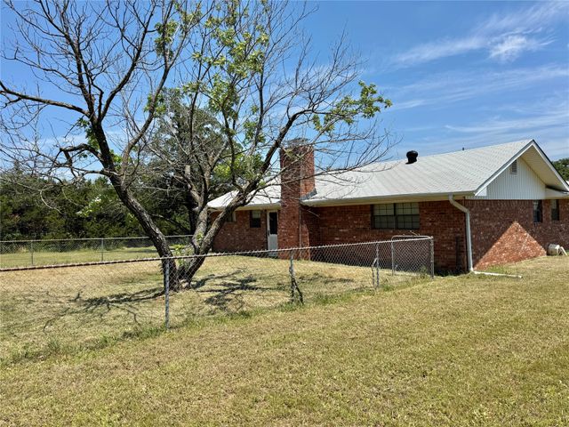450 Woodbine Estates Road, Gainesville, TX 76240