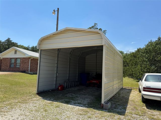 450 Woodbine Estates Road, Gainesville, TX 76240