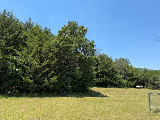 450 Woodbine Estates Road, Gainesville, TX 76240
