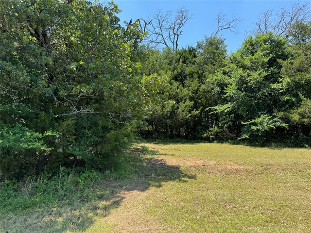 450 Woodbine Estates Road, Gainesville, TX 76240