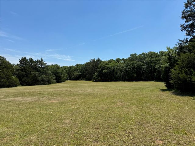 450 Woodbine Estates Road, Gainesville, TX 76240