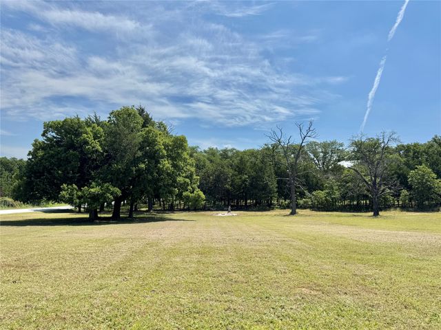 450 Woodbine Estates Road, Gainesville, TX 76240