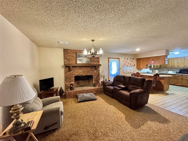 450 Woodbine Estates Road, Gainesville, TX 76240