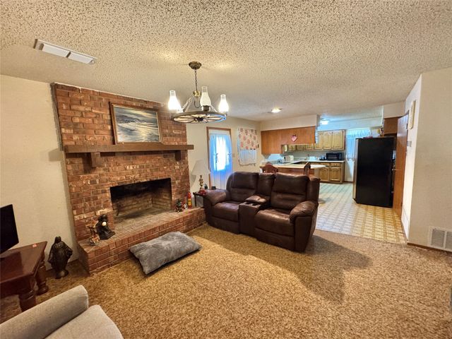 450 Woodbine Estates Road, Gainesville, TX 76240