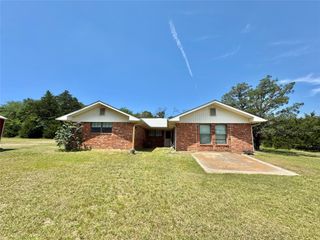 450 Woodbine Estates Road, Gainesville, TX 76240