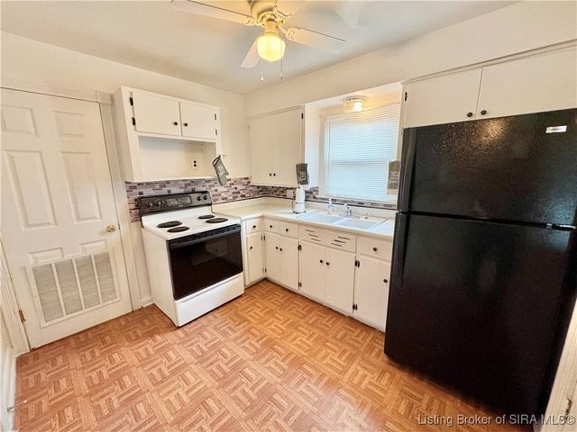 569 Broadway Street, Austin, IN 47102