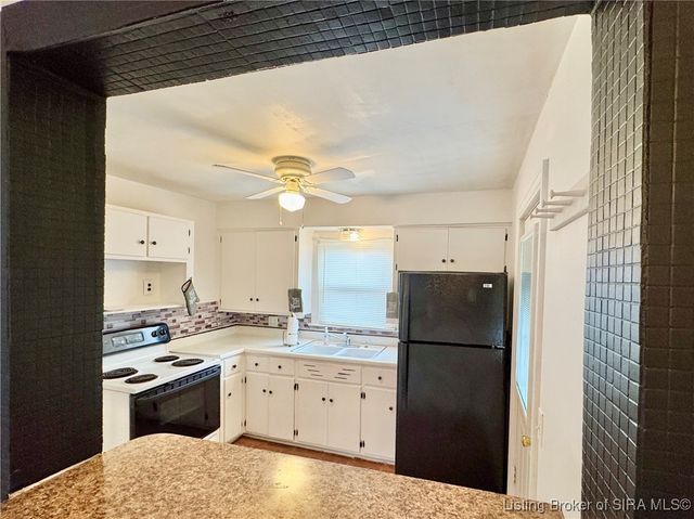 569 Broadway Street, Austin, IN 47102