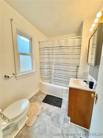 569 Broadway Street, Austin, IN 47102