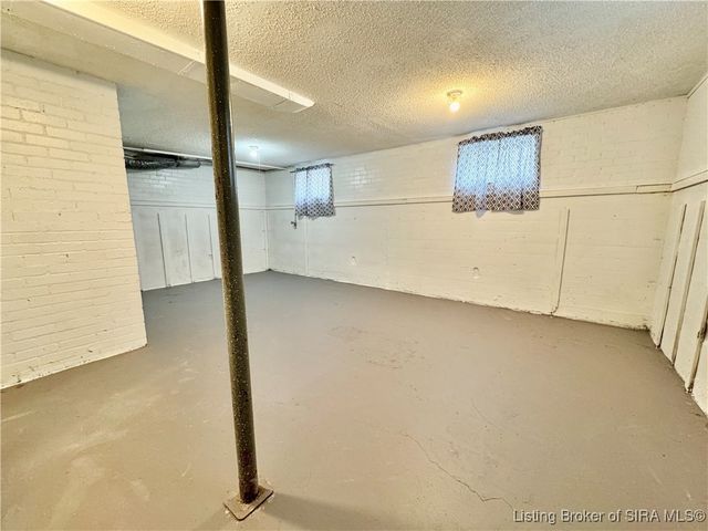 569 Broadway Street, Austin, IN 47102