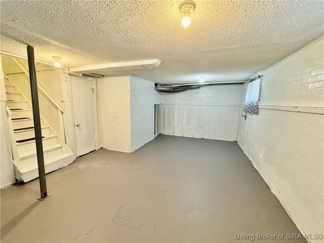 569 Broadway Street, Austin, IN 47102