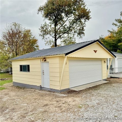 569 Broadway Street, Austin, IN 47102