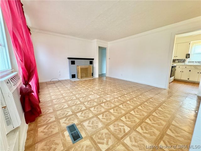 569 Broadway Street, Austin, IN 47102