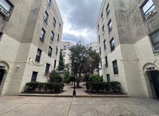 21-05 33 Street 5F, Astoria, NY 11101