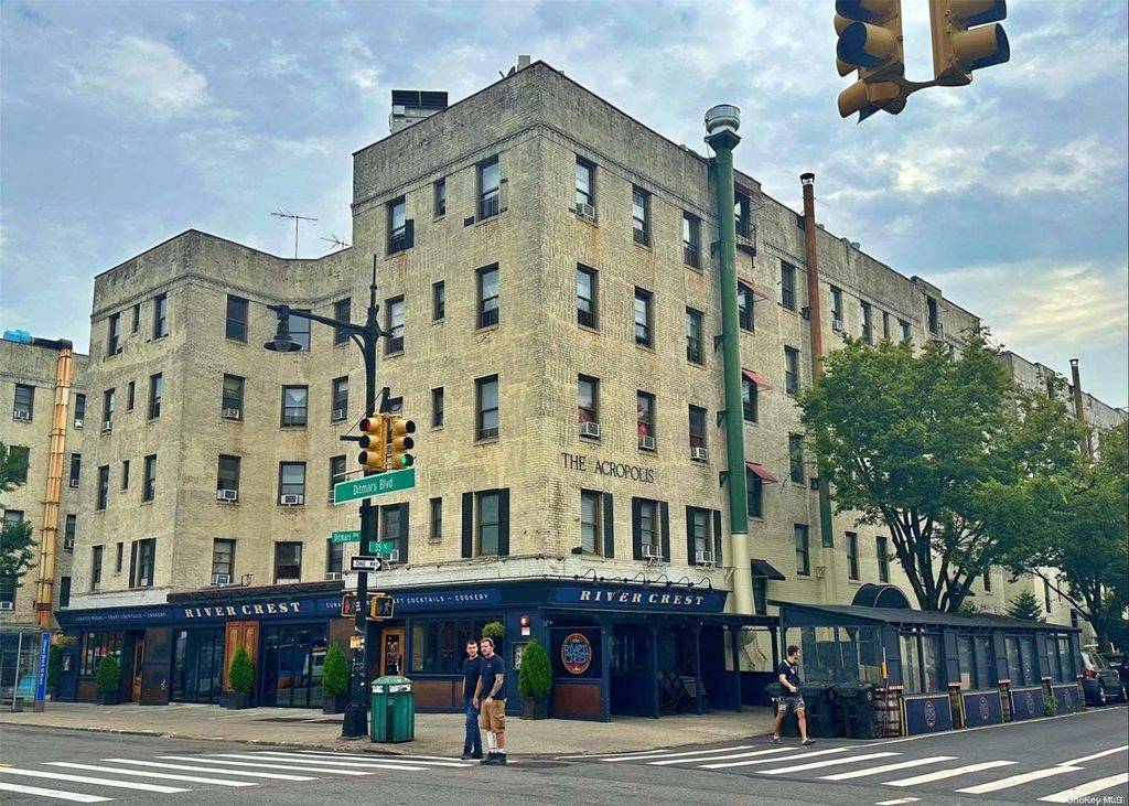 21-05 33 Street 5F, Astoria, NY 11101