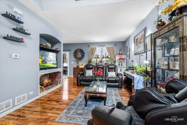 198 Timber Trails Boulevard 198, Gilberts, IL 60136