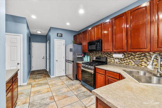 198 Timber Trails Boulevard 198, Gilberts, IL 60136