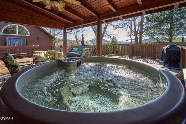 2930 Will Bryan Lane, Sevierville, TN 37862