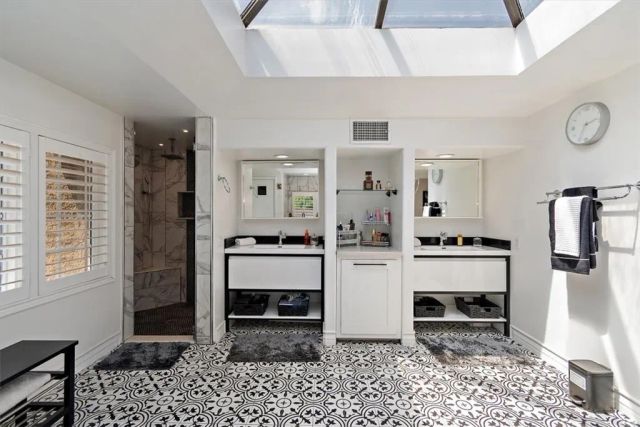 2335 N San Antonio Avenue, Upland, CA 91784