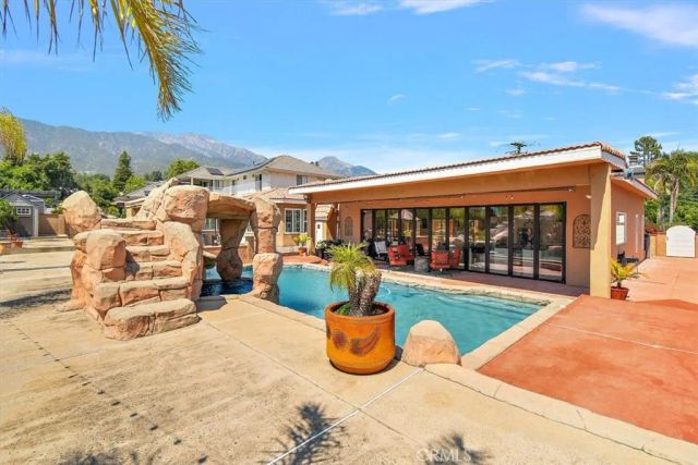 2335 N San Antonio Avenue, Upland, CA 91784