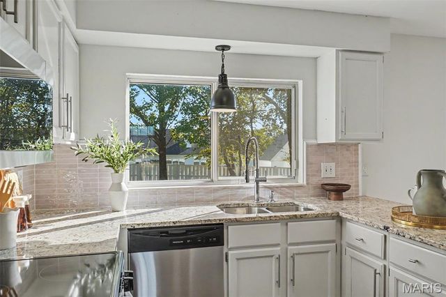 11 Castlio Court, St Charles, MO 63304