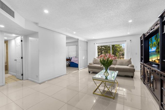 6301 N Falls Cir Drive 307, Lauderhill, FL 33319