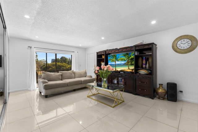 6301 N Falls Cir Drive 307, Lauderhill, FL 33319