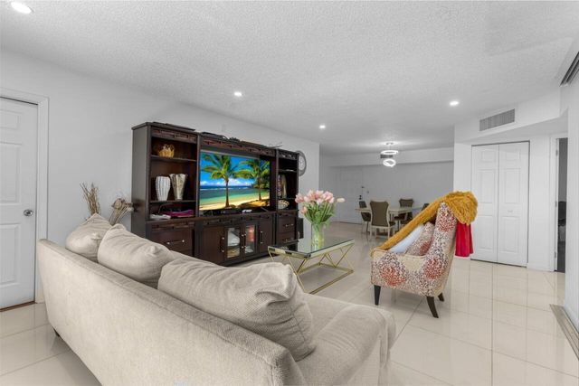 6301 N Falls Cir Drive 307, Lauderhill, FL 33319