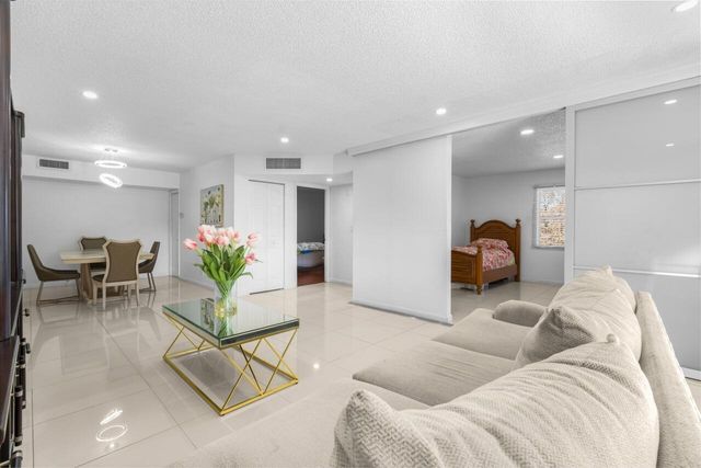 6301 N Falls Cir Drive 307, Lauderhill, FL 33319