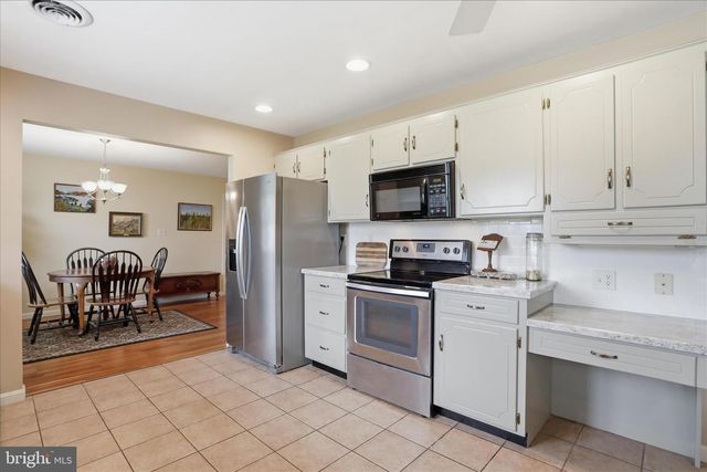 254 PHOENIX DR, Chambersburg, PA 17201