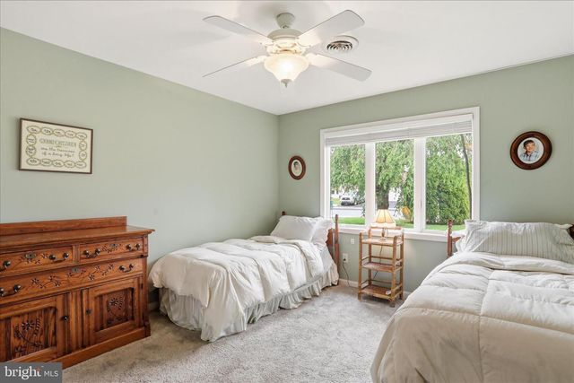 254 PHOENIX DR, Chambersburg, PA 17201