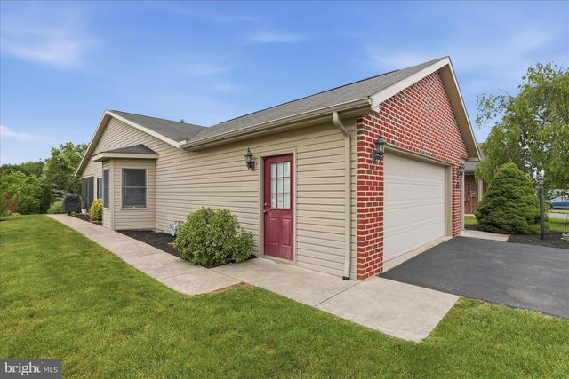 254 PHOENIX DR, Chambersburg, PA 17201