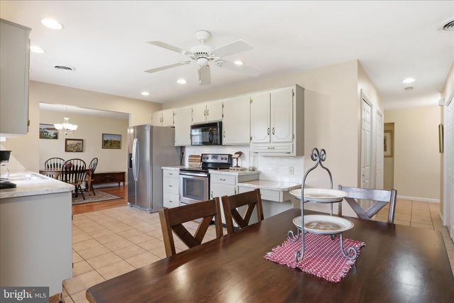 254 PHOENIX DR, Chambersburg, PA 17201