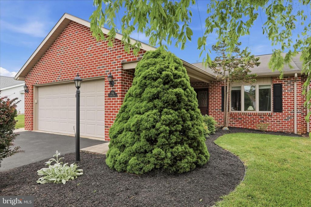 254 PHOENIX DR, Chambersburg, PA 17201
