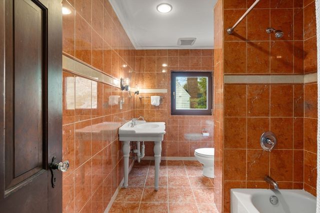 110 Wallis Rd., Brookline, MA 02467