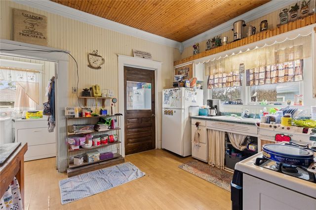 818 E McLennan Avenue, Mart, TX 76664