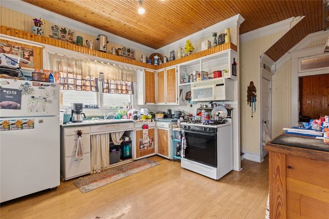 818 E McLennan Avenue, Mart, TX 76664