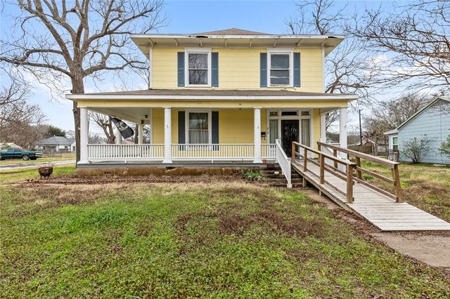 818 E McLennan Avenue, Mart, TX 76664
