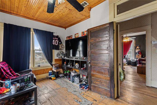 818 E McLennan Avenue, Mart, TX 76664