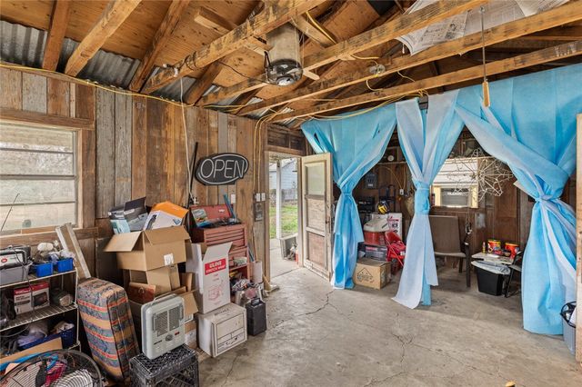 818 E McLennan Avenue, Mart, TX 76664