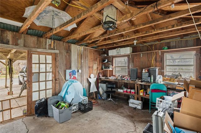 818 E McLennan Avenue, Mart, TX 76664