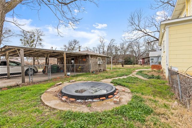 818 E McLennan Avenue, Mart, TX 76664