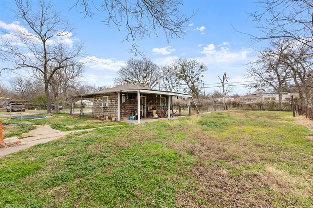 818 E McLennan Avenue, Mart, TX 76664