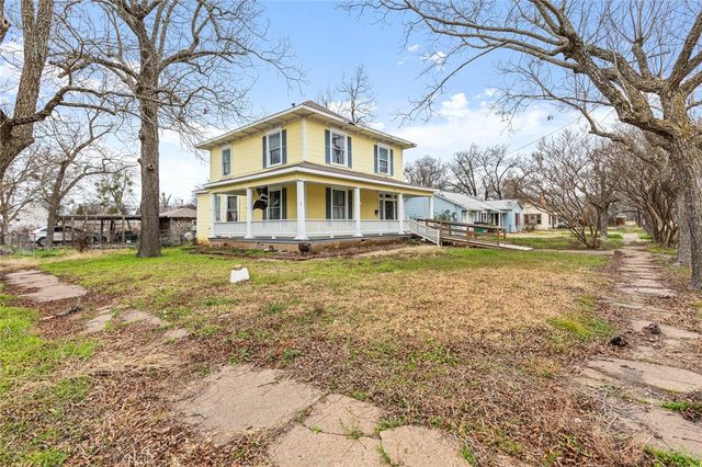 818 E McLennan Avenue, Mart, TX 76664