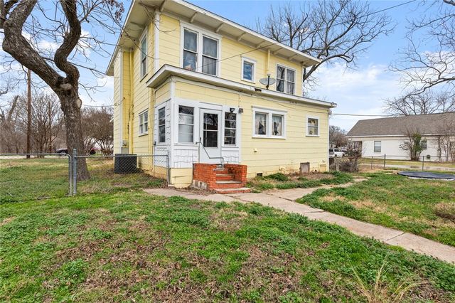 818 E McLennan Avenue, Mart, TX 76664